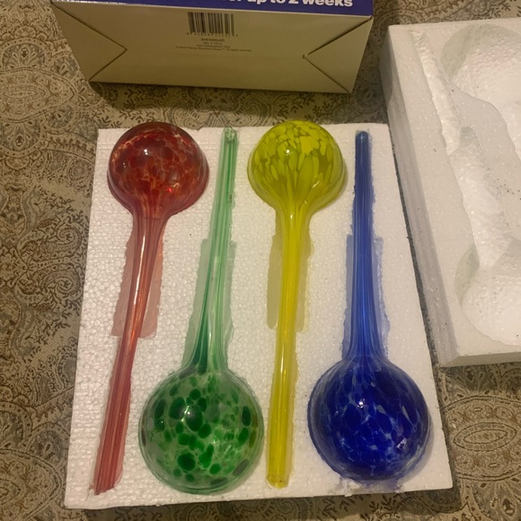 Watering Globes for Plants 4 Piece Set - Picture 2 of 8